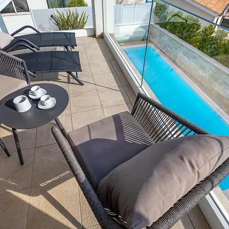 Aurelia 2 With Pool Villa